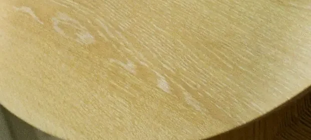 Helle, geölte Eschenoberfläche mit feiner Maserung
